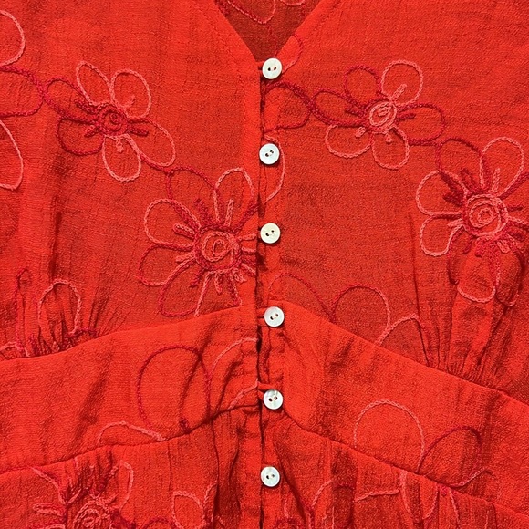 Fig and Flower Boho Embroidered Babydoll Top M Red Floral Boho Peasant Y2K Retro - Picture 5 of 9